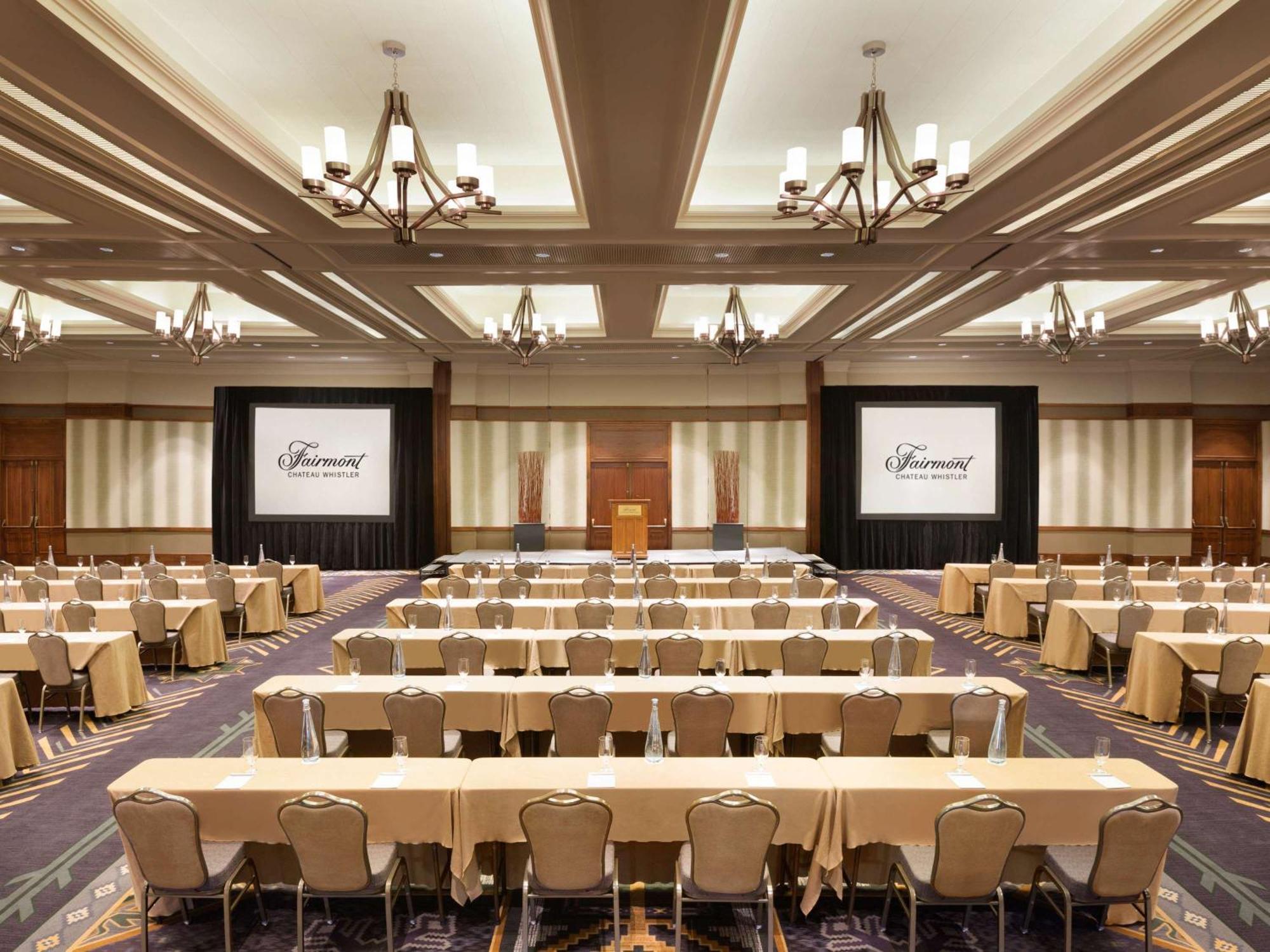 Fairmont Chateau Уислър Екстериор снимка